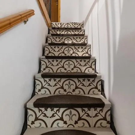 赫拉一室公寓式酒店 *